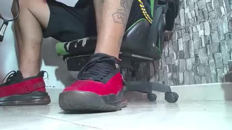 Snapshot of srfindomfeet_ chatting on October 31, 2025, 1:45 pm sr master cum its my old account online show from October 31, 2025, 1:45 pm