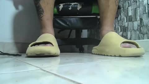 Snapshot of srfindomfeet_ chatting on November 1, 2025, 5:48 pm sr master cum its my old account online show from November 1, 2025, 5:48 pm
