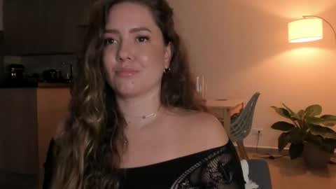 Snapshot of srta__sophie chatting on October 27, 2025, 12:04 am Sophie 3 online show from October 27, 2025, 12:04 am