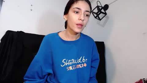 Snapshot of srta_luciana chatting on November 19, 2025, 12:16 pm . . online show from November 19, 2025, 12:16 pm