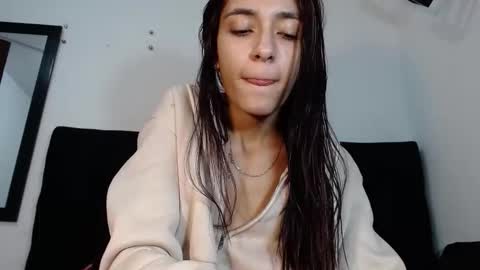 Snapshot of srta_luciana chatting on December 16, 2025, 12:10 pm . . online show from December 16, 2025, 12:10 pm