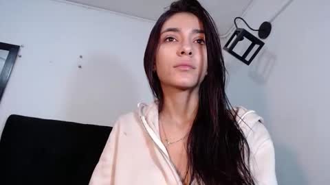 Snapshot of srta_luciana chatting on December 17, 2025, 12:22 pm . . online show from December 17, 2025, 12:22 pm