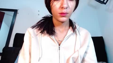 Snapshot of srta_luciana chatting on December 18, 2025, 12:00 pm . . online show from December 18, 2025, 12:00 pm