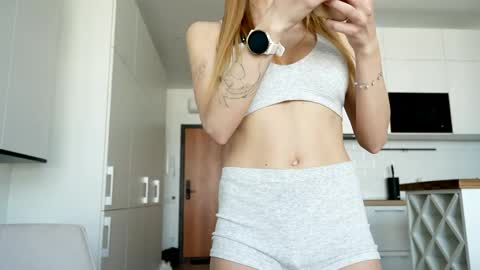Snapshot of ssscarlett chatting on April 22, 2026, 11:45 am Scarlett online show from April 22, 2026, 11:45 am