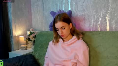 Stacey GMT5 Mo Tu We Th Fr Sa 3am -10am online show from December 19, 2025, 1:01 am