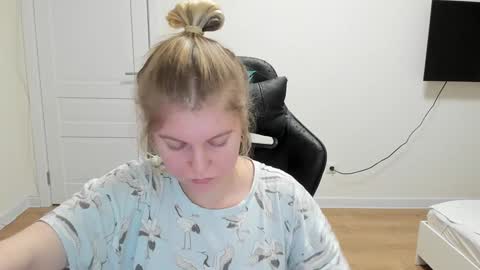 Stacy  online show from February 4, 2025, 4:50 pm