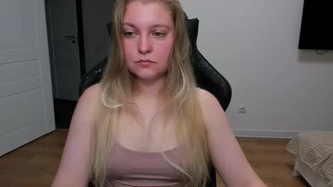 Stacy  online show from September 15, 2025, 4:18 pm