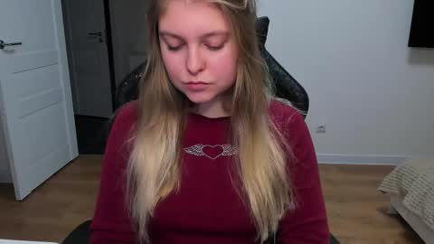 Stacy  online show from November 25, 2025, 4:07 pm