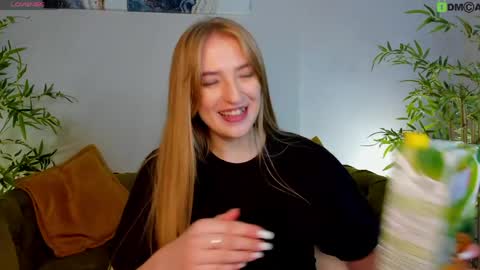Snapshot of stacy_riiver chatting on May 29, 2026, 9:18 am Stacy Mon Tue Wed Thu Fri Sun GMT GMT 3 1000am - 0400pm online show from May 29, 2026, 9:18 am