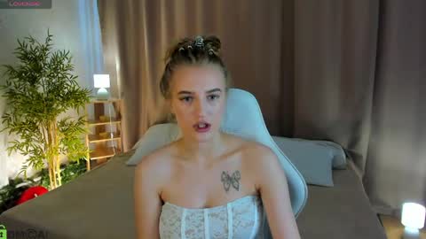 Snapshot of stacy_riiver chatting on June 6, 2026, 9:36 am Stacy Mon Tue Wed Thu Fri Sun GMT GMT 3 1000am - 0400pm online show from June 6, 2026, 9:36 am