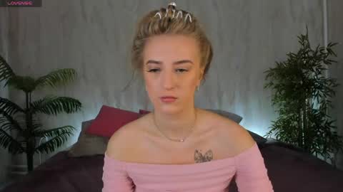 Snapshot of stacy_riiver chatting on June 7, 2026, 9:24 am Stacy Mon Tue Wed Thu Fri Sun GMT GMT 3 1000am - 0400pm online show from June 7, 2026, 9:24 am