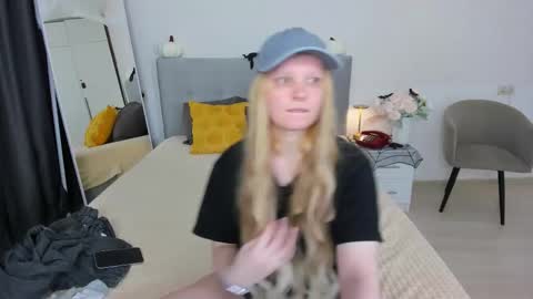 Snapshot of stacy_starrrr chatting on October 29, 2025, 9:11 am Stacy online show from October 29, 2025, 9:11 am