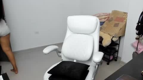 Zulma Yisset online show from January 21, 2025, 4:43 am