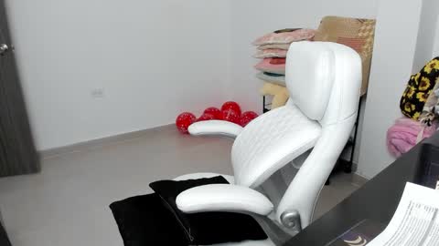 Zulma Yisset online show from February 18, 2025, 1:43 am