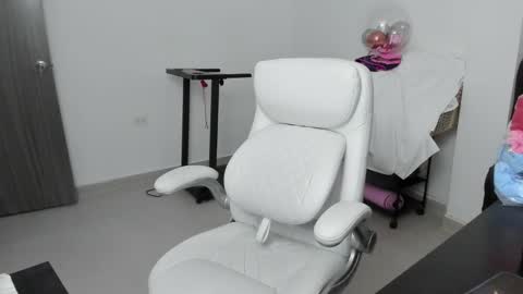 Zulma Yisset online show from November 26, 2025, 2:23 am