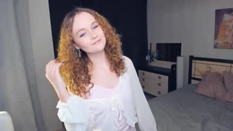 Snapshot of stacyroller chatting on February 12, 2026, 5:41 pm Violet online show from February 12, 2026, 5:41 pm