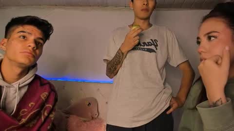 Snapshot of stanandrose chatting on February 15, 2026, 5:04 am Stand and Rose online show from February 15, 2026, 5:04 am