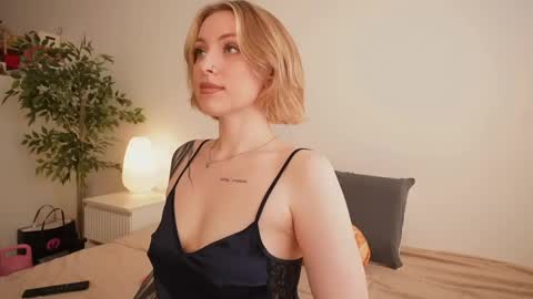 Kristina online show from April 27, 2026, 1:42 pm