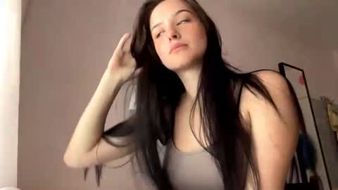 Lola online show from June 16, 2026, 10:07 am