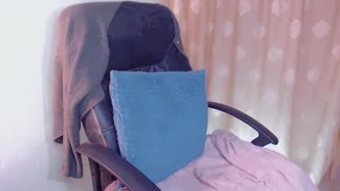 Angela online show from May 19, 2026, 2:40 am