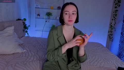 Tiffany and Glenna online show from November 7, 2025, 4:18 pm