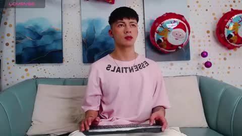 Snapshot of steev_novoa chatting on December 28, 2024, 5:23 am Steev online show from December 28, 2024, 5:23 am