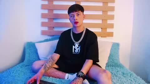 Snapshot of steev_novoa chatting on January 1, 2025, 11:18 pm Steev online show from January 1, 2025, 11:18 pm