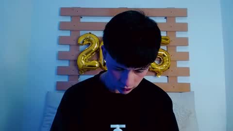 Snapshot of steev_novoa chatting on January 4, 2025, 3:50 am Steev online show from January 4, 2025, 3:50 am