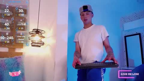 Snapshot of steev_novoa chatting on February 23, 2025, 5:56 am Steev online show from February 23, 2025, 5:56 am