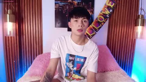 Snapshot of steev_novoa chatting on October 22, 2025, 9:36 pm Steev online show from October 22, 2025, 9:36 pm