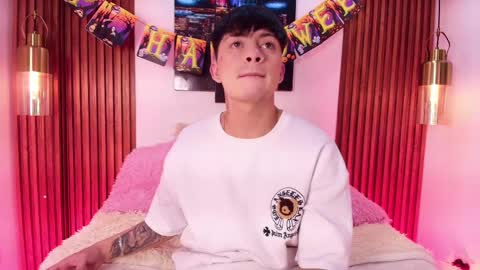 Snapshot of steev_novoa chatting on October 23, 2025, 8:18 pm Steev online show from October 23, 2025, 8:18 pm