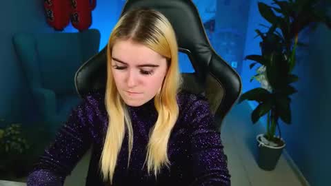 stef_nicks online show from October 9, 2025, 10:35 am