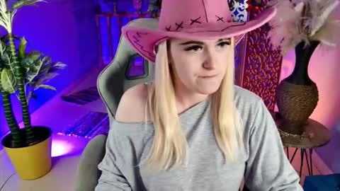 stef_nicks online show from March 15, 2026, 9:04 am