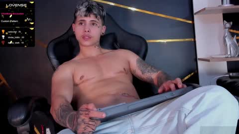 Snapshot of stefan_wonder_ chatting on January 25, 2025, 7:28 pm Wonder online show from January 25, 2025, 7:28 pm