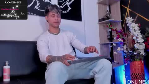 Snapshot of stefan_wonder_ chatting on February 15, 2025, 2:22 pm Wonder online show from February 15, 2025, 2:22 pm
