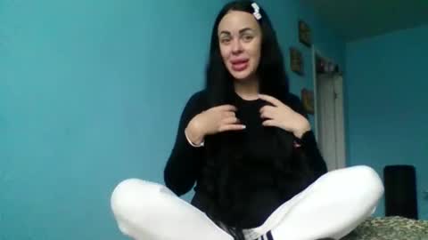 stefaniyax online show from October 10, 2025, 9:19 am