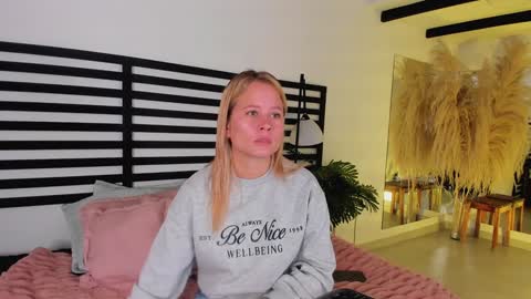 Stefanny   online show from December 30, 2024, 12:31 pm