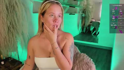 Stefanny   online show from February 27, 2025, 12:02 pm