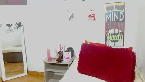 Stefanny online show from December 6, 2024, 5:11 pm