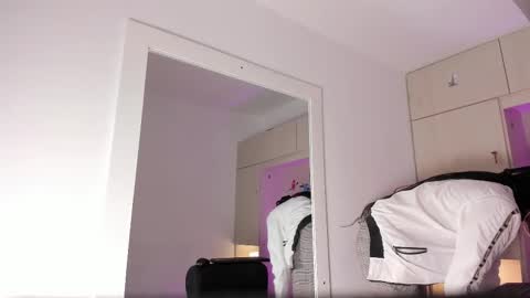 stefannyevans_ online show from December 17, 2025, 12:55 pm