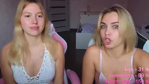 stefany_and_bettany online show from October 21, 2025, 11:55 am