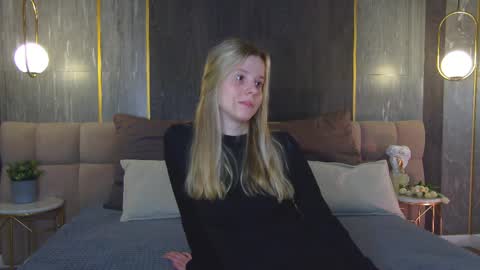 Stefie online show from April 1, 2026, 7:09 am