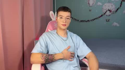 Stefi and Akin online show from October 28, 2025, 4:09 pm