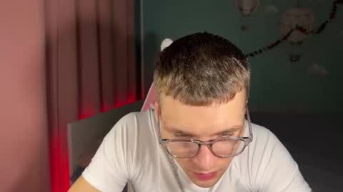 Stefi and Akin online show from October 29, 2025, 7:04 pm