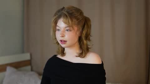 Stella online show from September 12, 2025, 11:15 pm