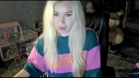 Snapshot of stella__cox chatting on April 23, 2026, 9:28 pm Stella Cox online show from April 23, 2026, 9:28 pm