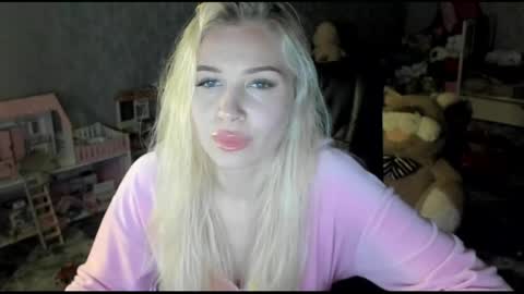 Snapshot of stella__cox chatting on April 25, 2026, 7:55 pm Stella Cox online show from April 25, 2026, 7:55 pm
