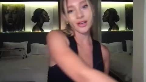 Stella online show from October 26, 2025, 2:34 pm