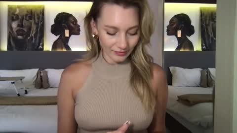 Stella online show from November 2, 2025, 2:14 am