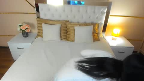 Stella Nelson online show from October 15, 2025, 6:57 am